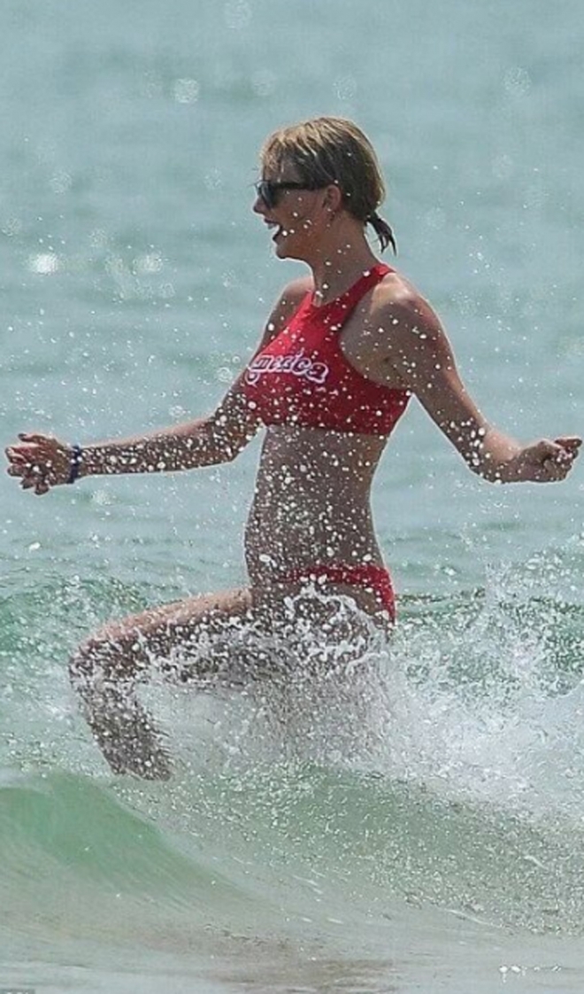 Famosas con los pechos operados: Taylor Swift