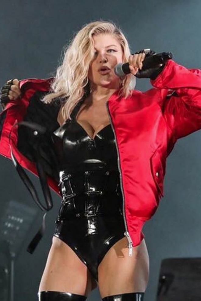 Fergie, una MILF sexy en el escenario