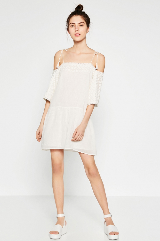 ZARA también apuesta por los vestidos blancos