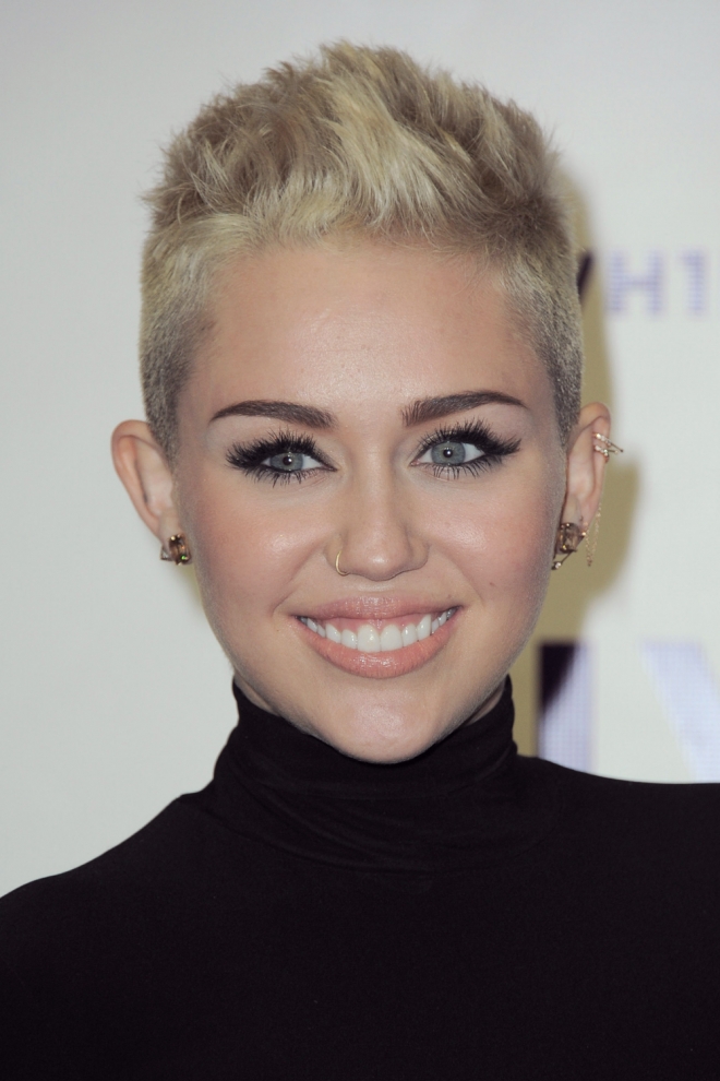 Famosas con piercing en la nariz: Miley Cyrus