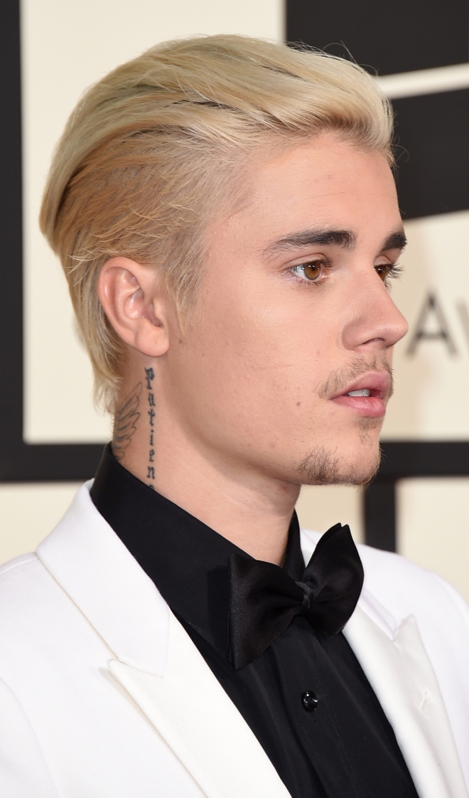 Premios Grammy 2016: Justin Bieber guapísimo de blanco