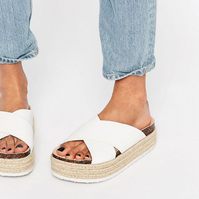 7 'Ugly Shoes' con estilo: Blancas y cruzadas
