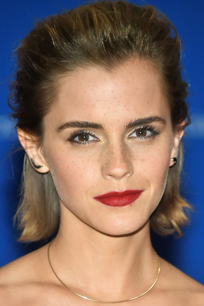Famosas con cejas grandes: Emma Watson