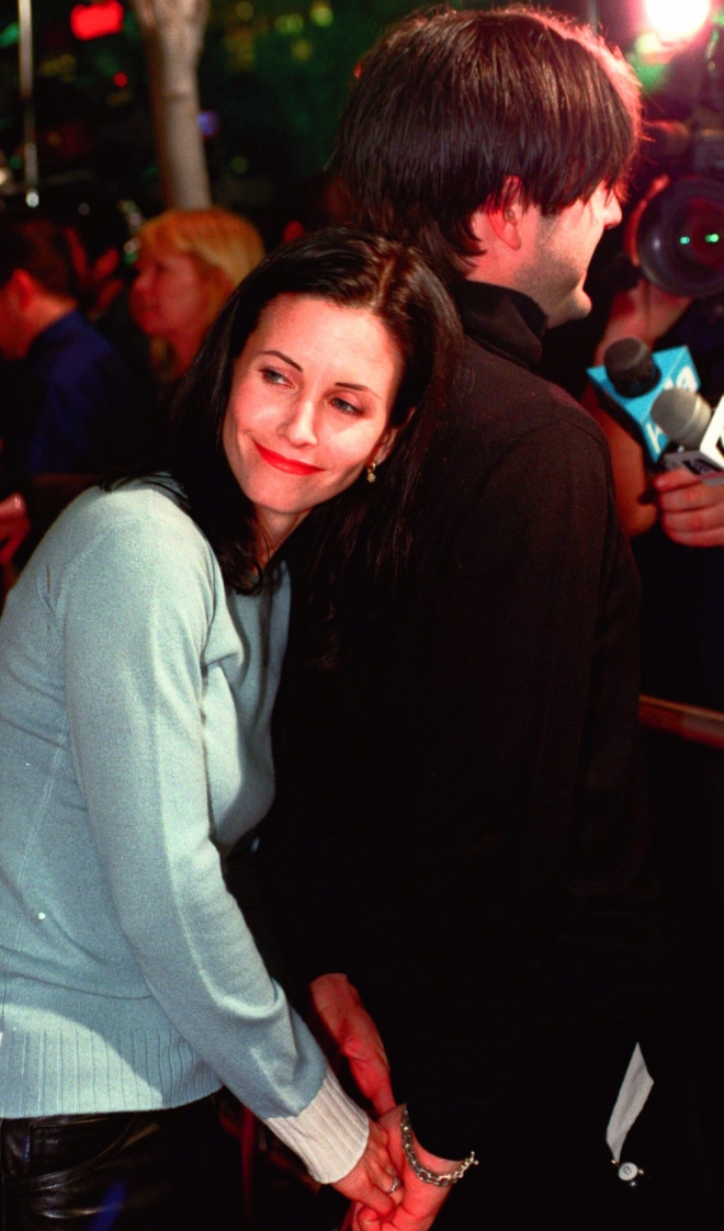 1999: Courteney Cox, feliz y enamorada