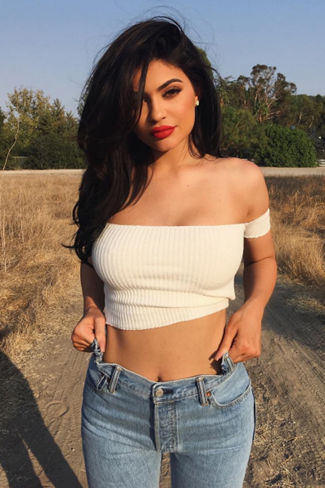 Tendencias de moda de Kylie Jenner: pantalón de talle alto