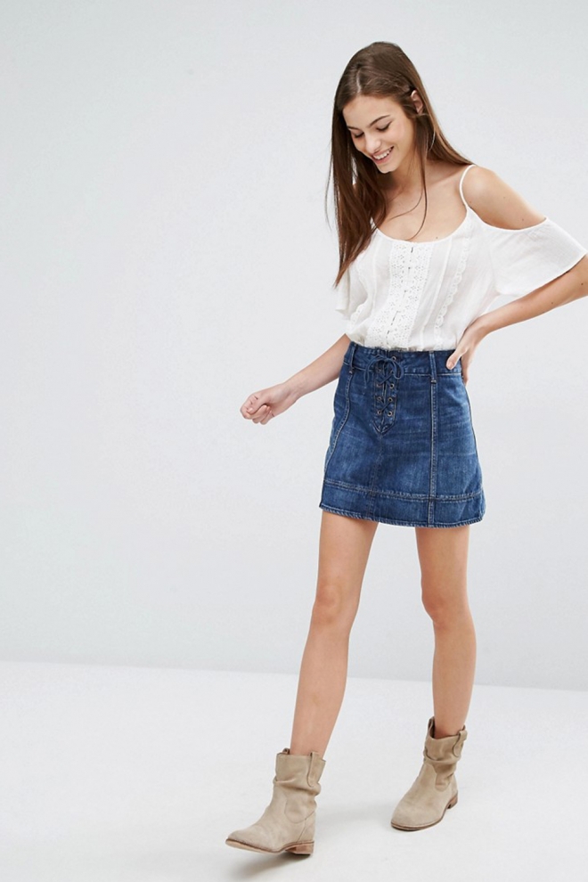 Una mini falda vaquera oscura de ASOS para triunfar Una mini falda vaquera oscura de ASOS para triunfar