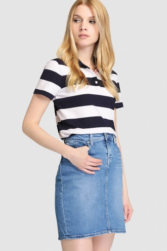 La mejor falda vaquera para tus looks de oficina