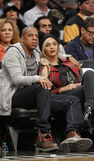 Looks NBA de Beyoncé: camisa de cuadros