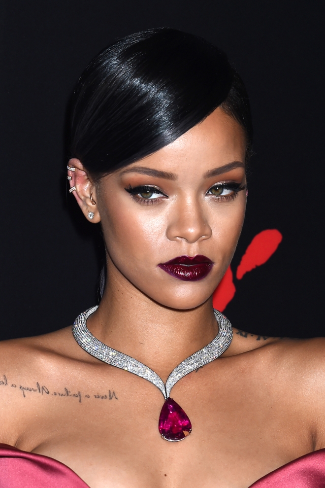 Los labios oscuros que favorecen a Rihanna