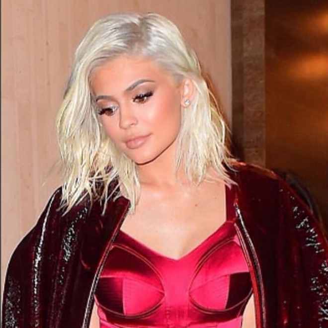 Kylie Jenner, de rubio platino