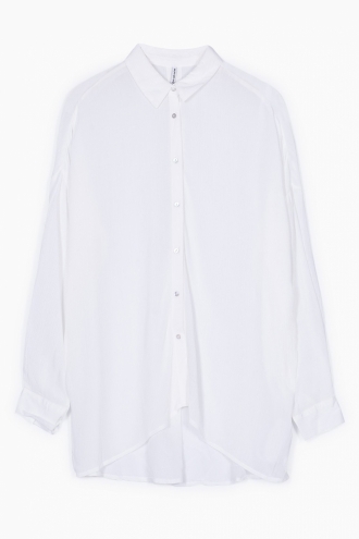 Los básicos de JLo: Camisa blanca