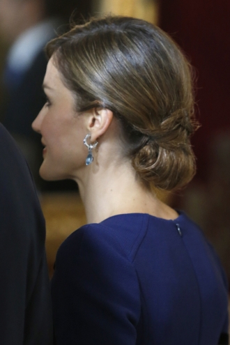 Peinados reina Letizia: un moño bajo muy elegante