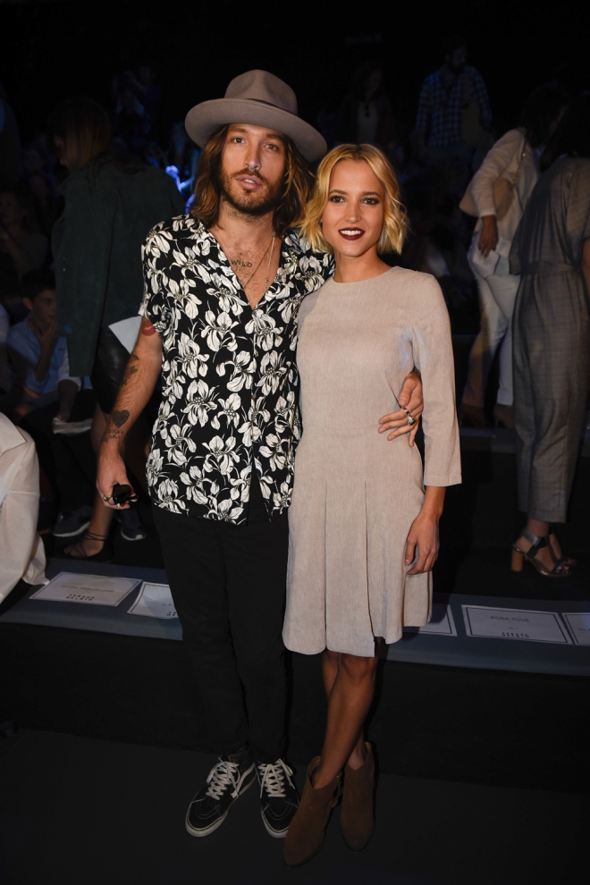 Ana Fernández y Adrián Roma, amor en la fashion week