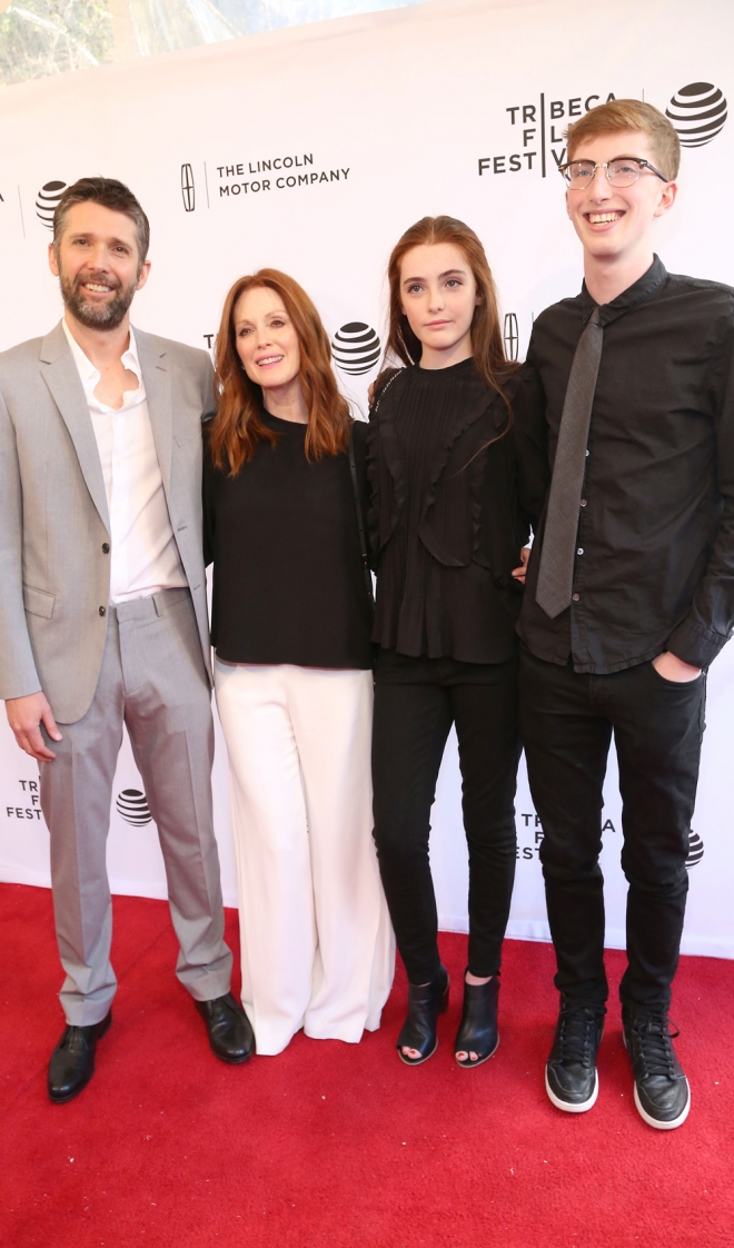 Julianne Moore y Bart Freundlich, una bonita familia