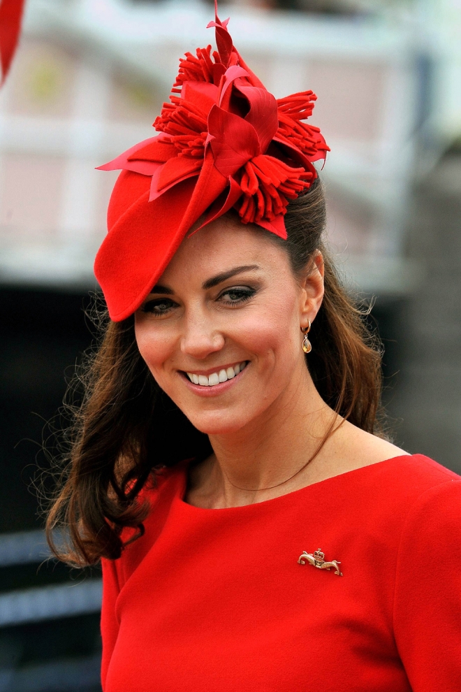 El rojo, el color favorito en los mejores tocados de Kate Middleton