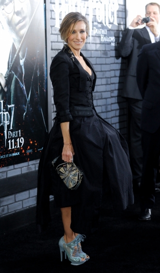 Un vestido negro muy sofisticado de Sarah Jessica Parker