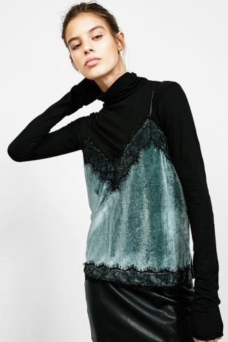 Tops lenceros low cost: la opción brillante de Bershka