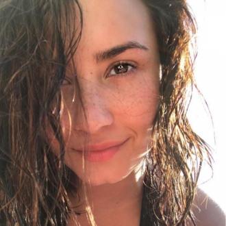 Las pecas de Demi Lovato, al aire sin maquillaje