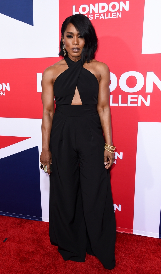 Angela Bassett, genial con jumpsuit