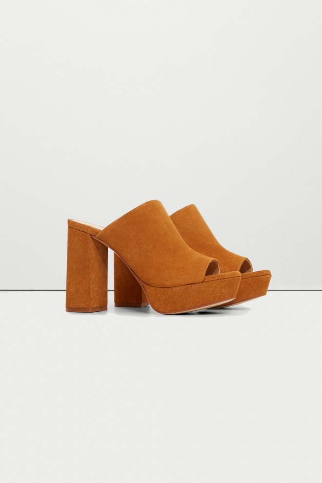 Look 'terciopelo chic': Sandalia piel
