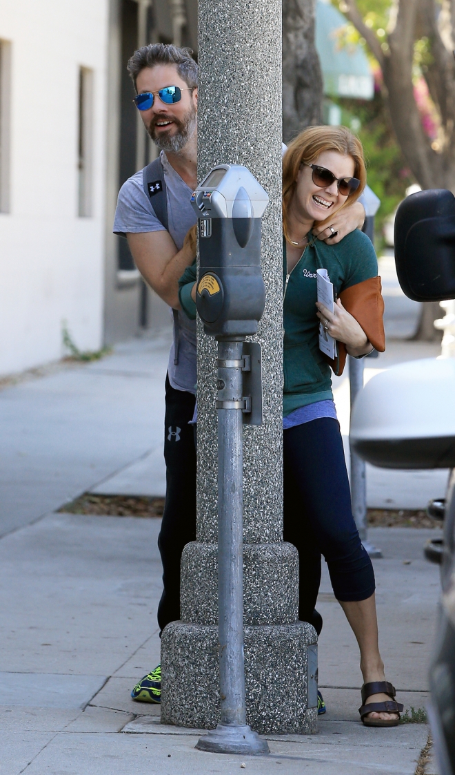 Amy Adams y Darren Le Gallo, jugando al escondite