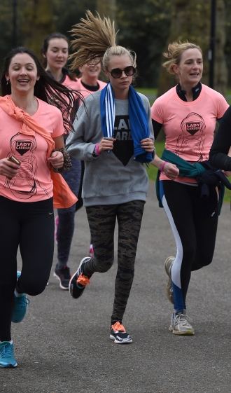 Beneficios running: Socializa