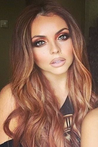 Jesy Nelson apuesta por la sombra burdeos para triunfar
