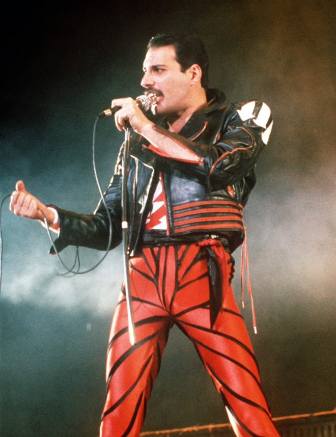 Freddie Mercury: Amo a una mujer