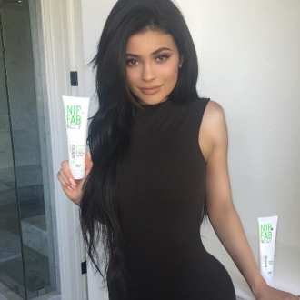 Kylie Jenner, melena negra XXL