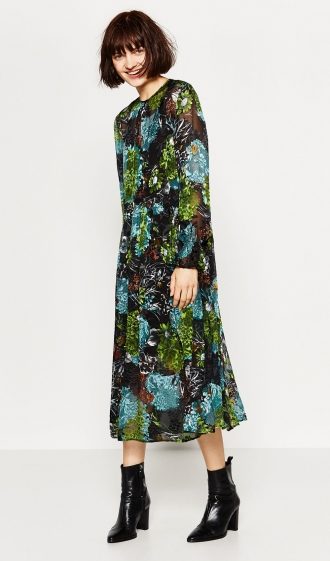 Un vestido estampado, para los looks de ZARA de 2017