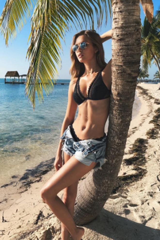Los posados veraniegos de Josephine Skriver