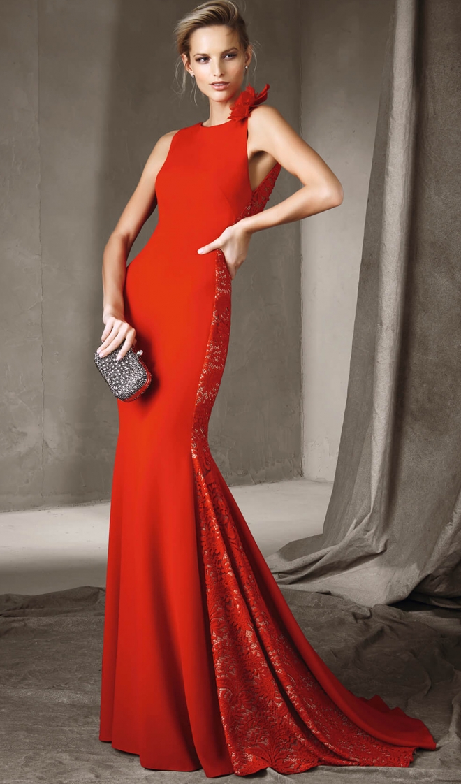 Vestidos de invitada en 2017: un vestido rojo ideal de Pronovias