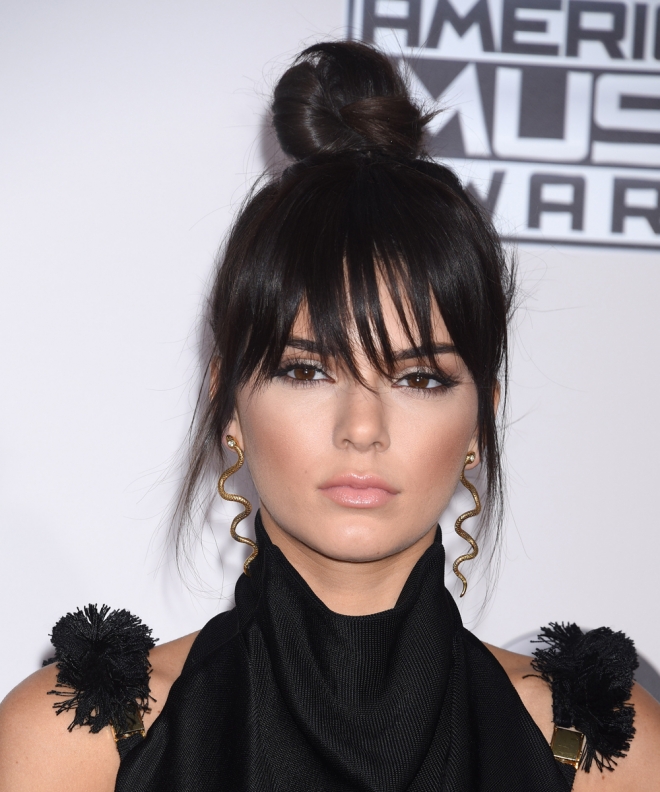 Kendall Jenner: Moño con flequillo Kendall Jenner: Moño con flequillo