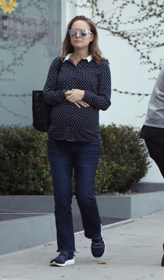 El look de embarazo más sencillo de Natalie Portman