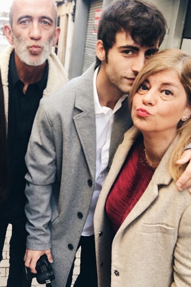 Alex Domenech, junto a sus padres