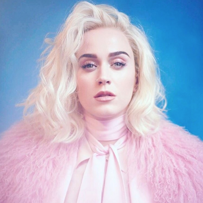 Katy Perry, vuelve al rubio platino