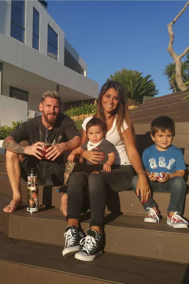 Leo Messi y Antonella Roccuzzo, familia feliz