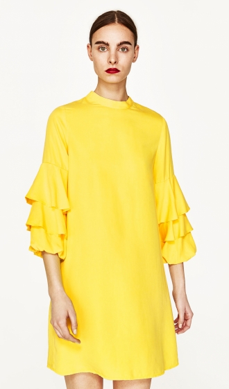Vestidos de invitadas de ZARA: apuesta por el amarillo en 2017