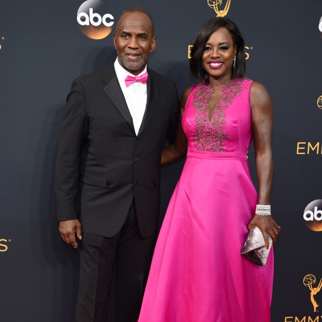 Una espectacular Viola Davis junto a su marido