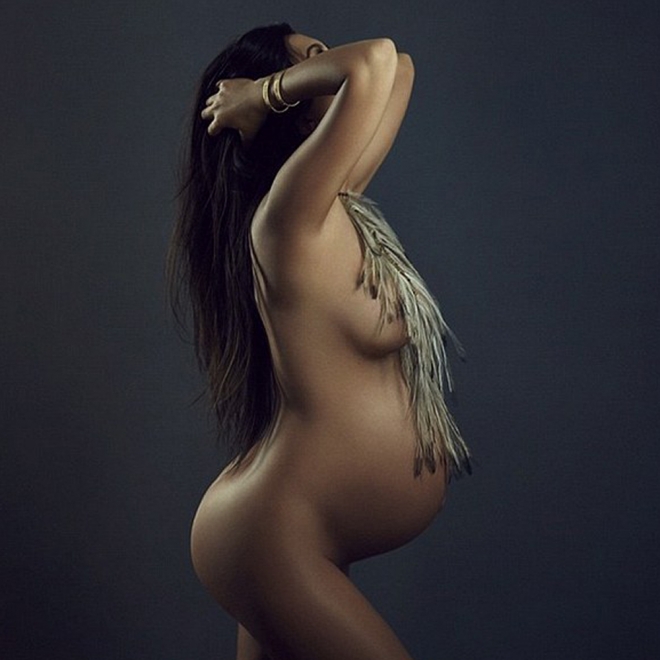 diariofemenino.com Kourtney Kardashian, embarazada y desnuda.
