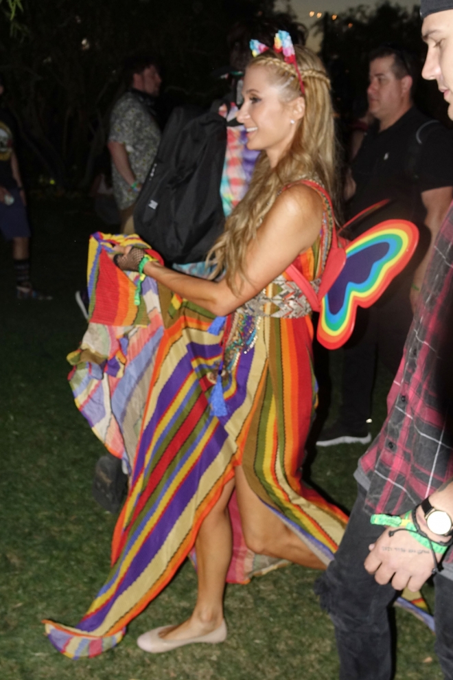 Paris Hilton, look 'too much'