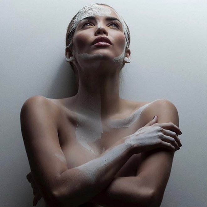 La novia de Bisbal también se desnuda en Instagram