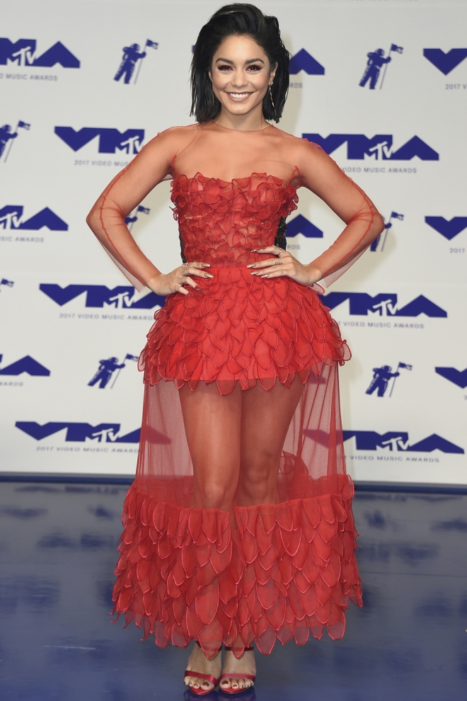 MTV VMAs 2017: Vanessa Hudgens apuesta por el rojo