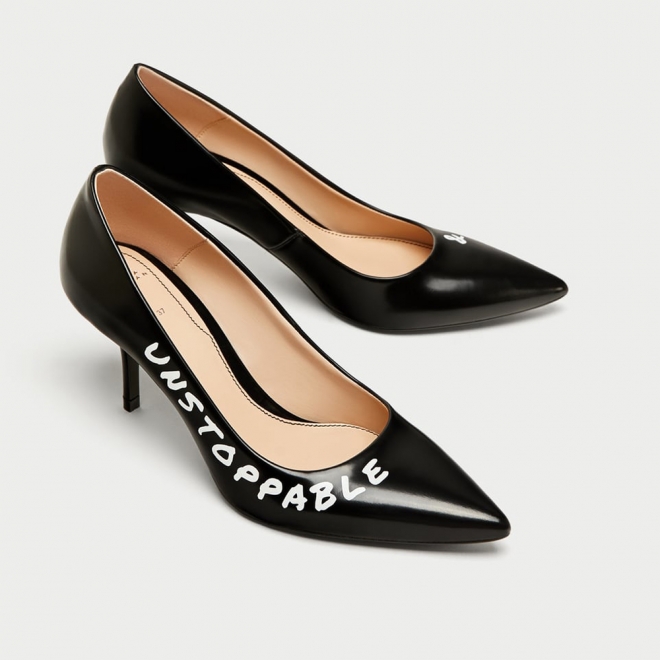 ZARA: Zapato con mensaje