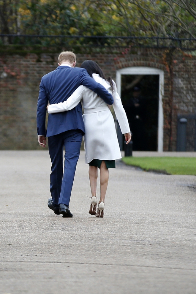 Meghan Markle y el príncipe Harry muestran su cariño en público