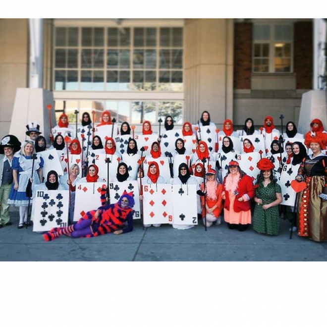 Disfraces de carnaval en grupo: Alicia en el país de las maravillas