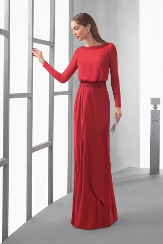 Apuesta por el rojo para tu vestido de boda como madre de la novia