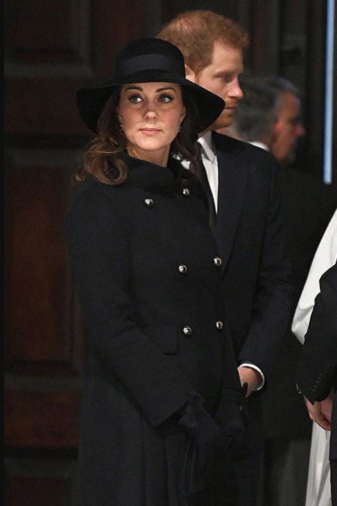 El look de abrigo y sombrero de Kate Middleton embarazada