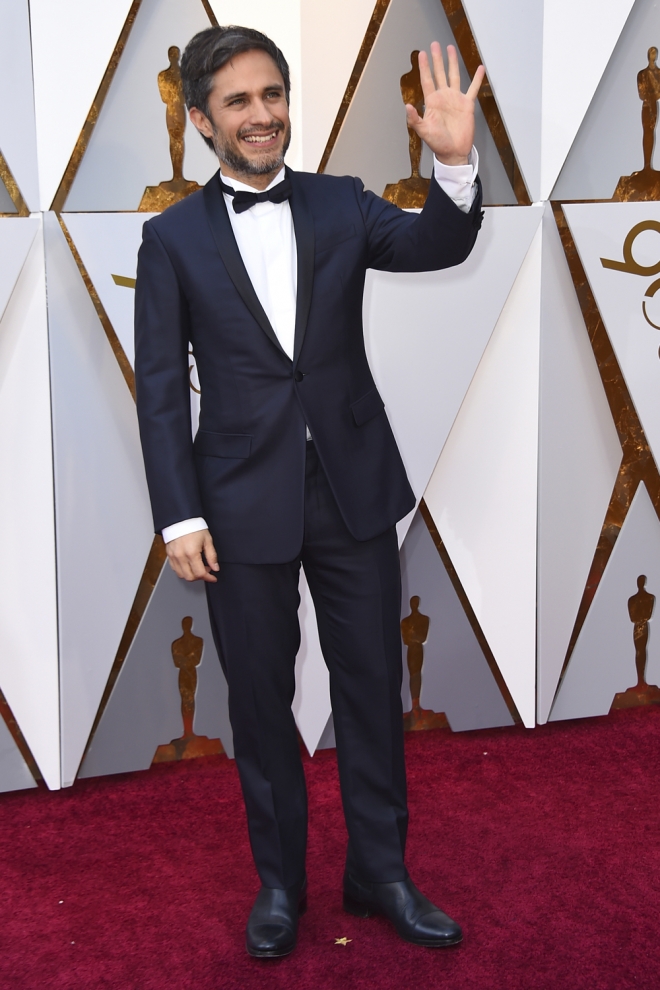 Un sonriente Gael Garcia Bernal en los Oscars 2018