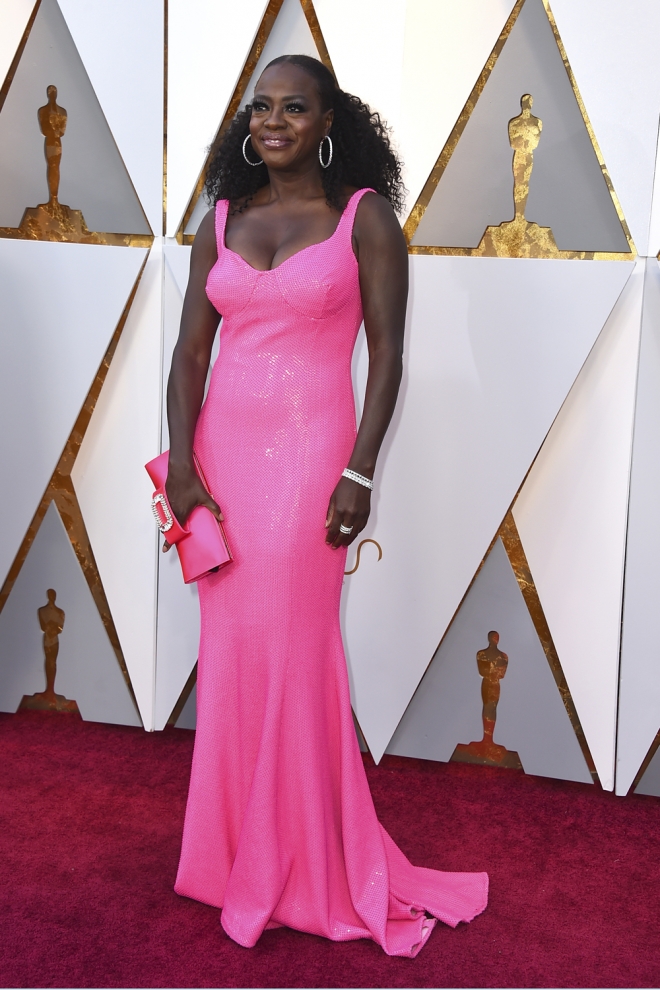 Viola Davis apuesta por el rosa en los Oscars 2018